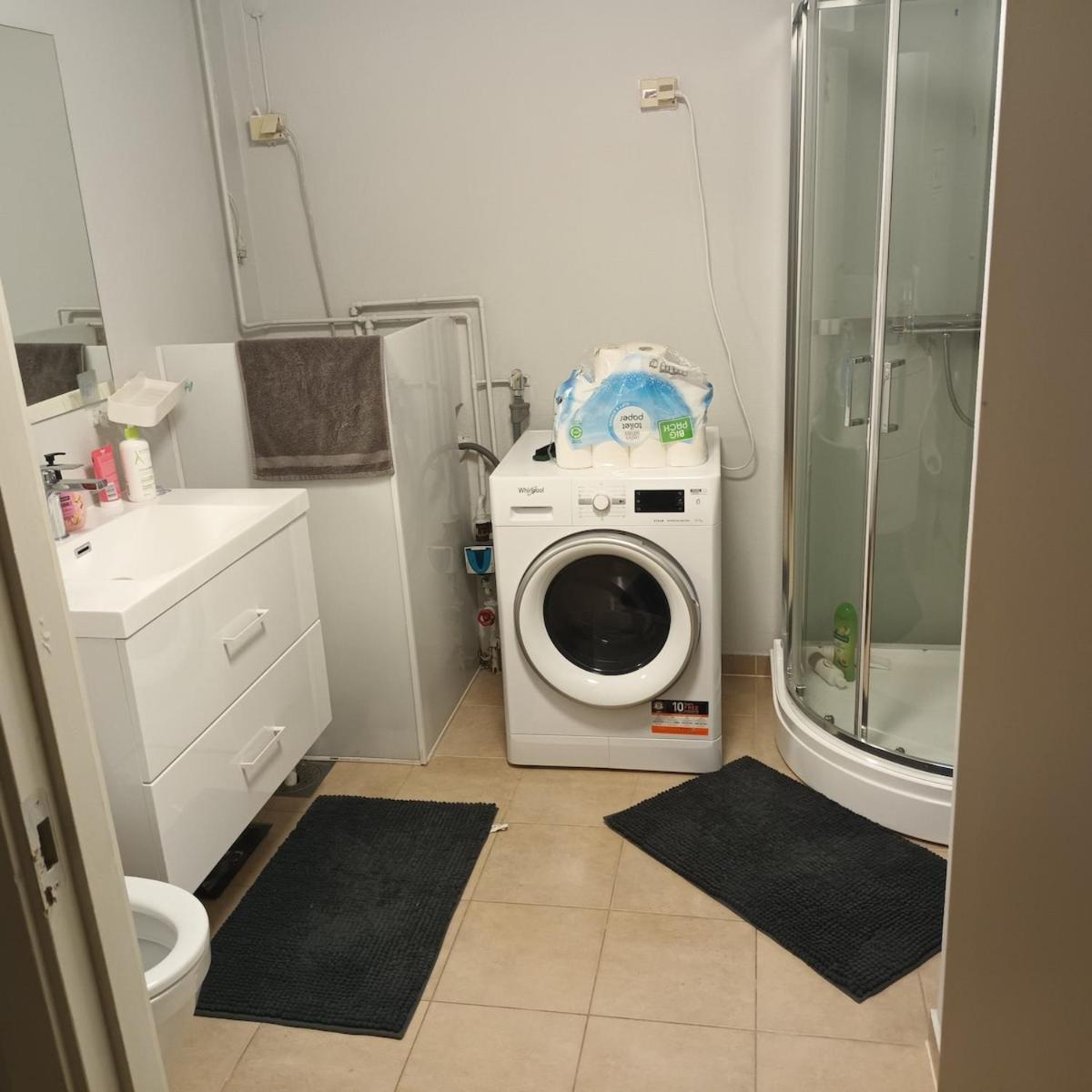 Room For Rent In A Shared Apartment Мосс Экстерьер фото